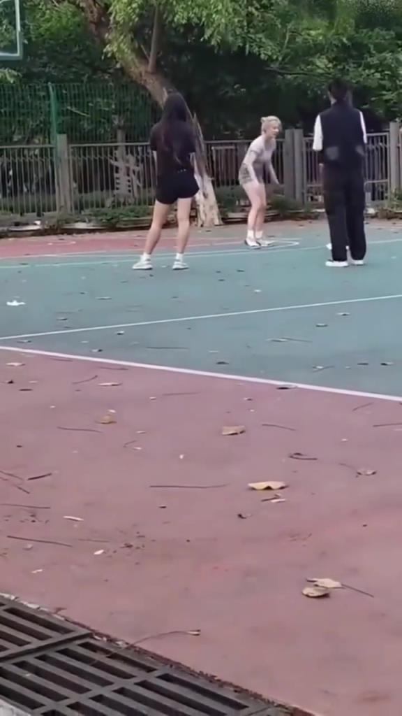 上來就背打女生的男人，真的活該沒有女朋友啊