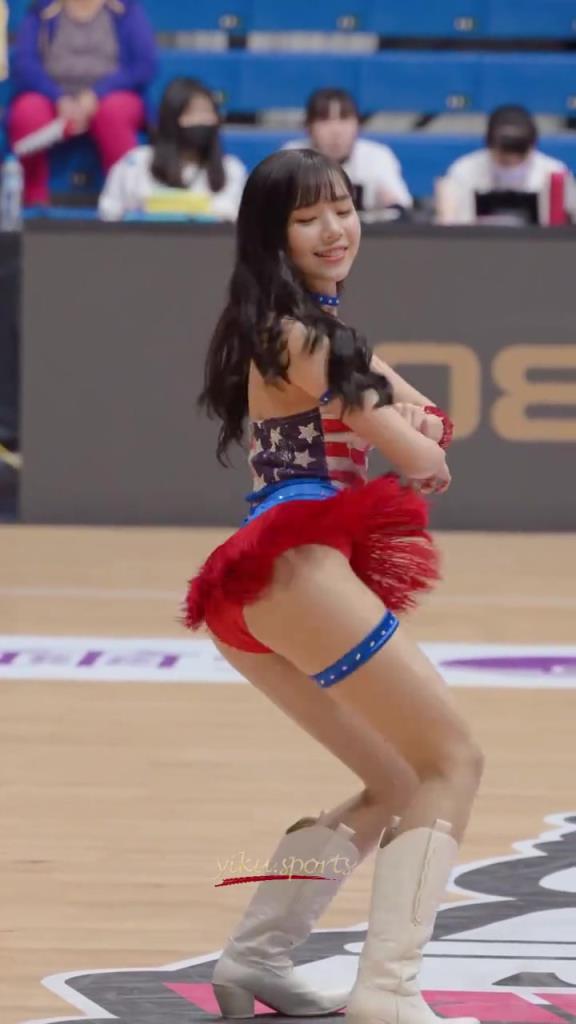 最好的啦啦隊(duì)小姐姐！自信，健康充滿活力！